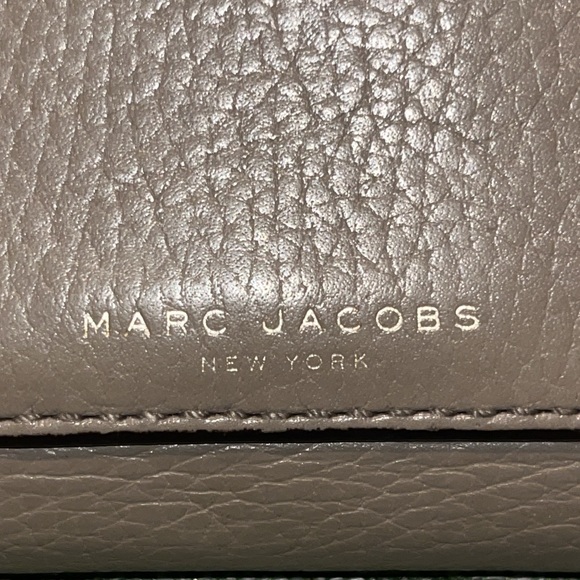 Marc Jacobs Recruit Zip Around Softshot Leather Bi-fold Wallet in Mink /Tan EUC - Picture 5 of 12